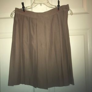 Pleated skirt, and ivory jacket